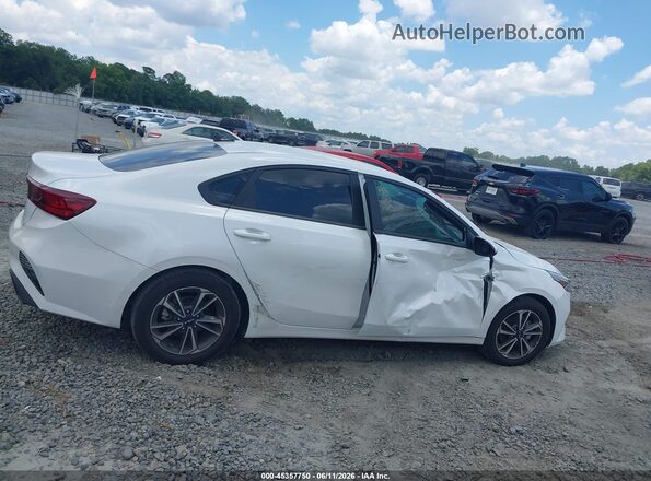 3KPF24AD0RE793348 2024 KIA FORTE White Вид задньої частини салону