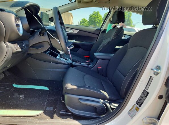3KPF24AD0RE794032 2024 KIA FORTE Белый Вид салона спереди