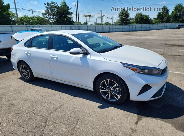 3KPF24AD0RE794032 2024 KIA FORTE Белый Передняя правая четверть