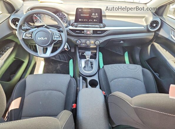 3KPF24AD0RE794032 2024 KIA FORTE Белый Вид панели приборов