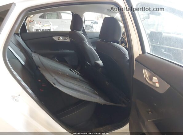 3KPF24AD0RE817289 2024 KIA FORTE White Вид наклейки з VIN-кодом