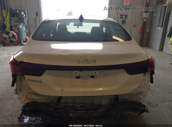 3KPF24AD0RE817289 2024 KIA FORTE White Вид спереду