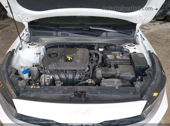 3KPF24AD0RE817289 2024 KIA FORTE White Вид ззаду