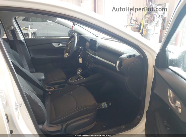 3KPF24AD0RE817289 2024 KIA FORTE White Вид салону спереду