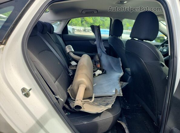 3KPF24AD1KE011354 2019 KIA FORTE White Widok tylnych siedzeń