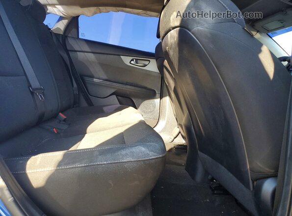 3KPF24AD1KE137956 2019 KIA FORTE Blue უკანა სავარძლების ხედი