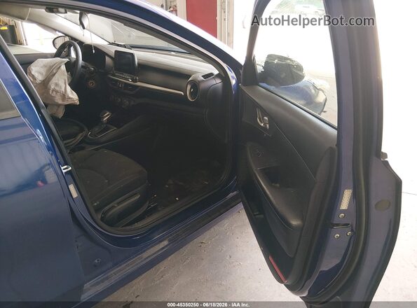 3KPF24AD1LE175141 2020 KIA FORTE Синий Вид салона спереди