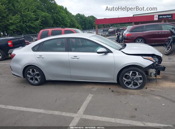 3KPF24AD1LE194823 2020 KIA FORTE Silver Widok wnętrza z tyłu