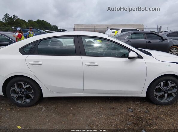 3KPF24AD1LE214357 2020 KIA FORTE White Սալոնի 360 աստիճան տեսք