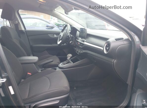 3KPF24AD1ME277055 2021 KIA FORTE Черный Вид салона спереди