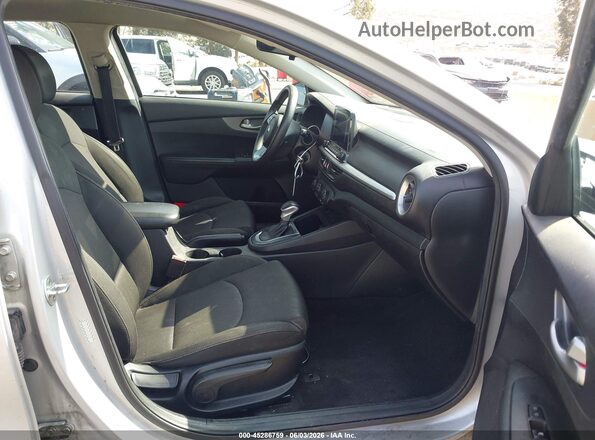 3KPF24AD1ME286080 2021 KIA FORTE Silver წინა სალონის ხედი