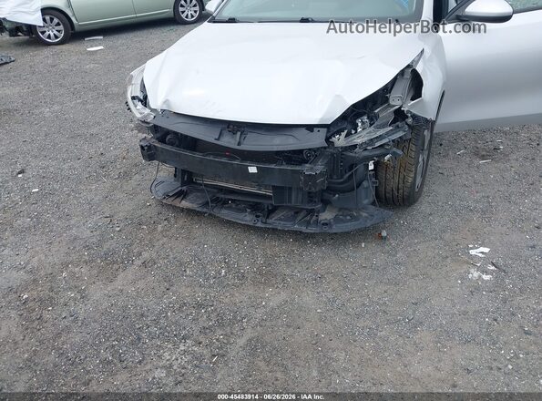 3KPF24AD1ME327288 2021 KIA FORTE Серебряный Вид спереди