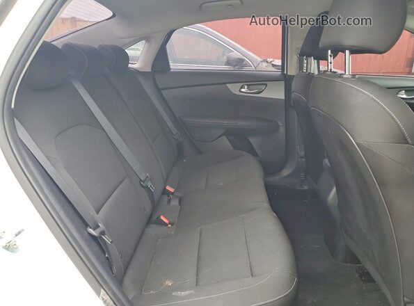 3KPF24AD1ME376393 2021 KIA FORTE White Rear seats view