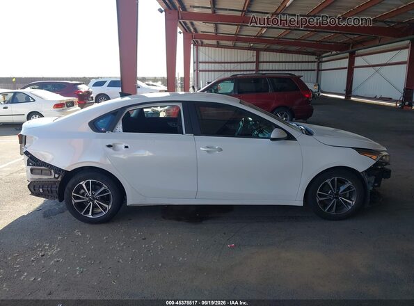 3KPF24AD1NE425366 2022 KIA FORTE White Սալոնի 360 աստիճան տեսք