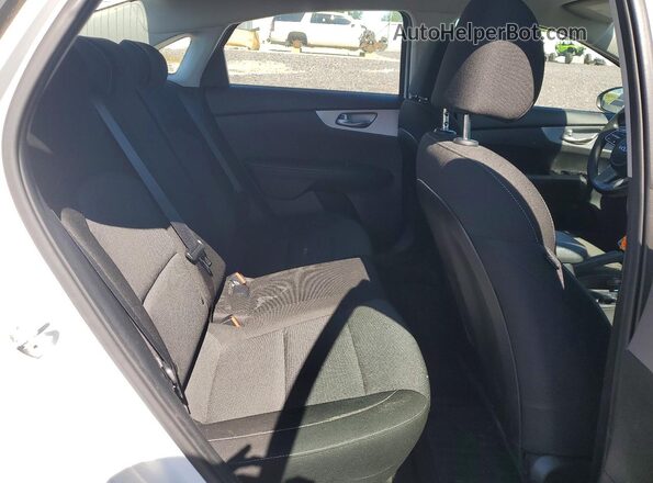3KPF24AD1NE427652 2022 KIA FORTE Белый Вид задних сидений