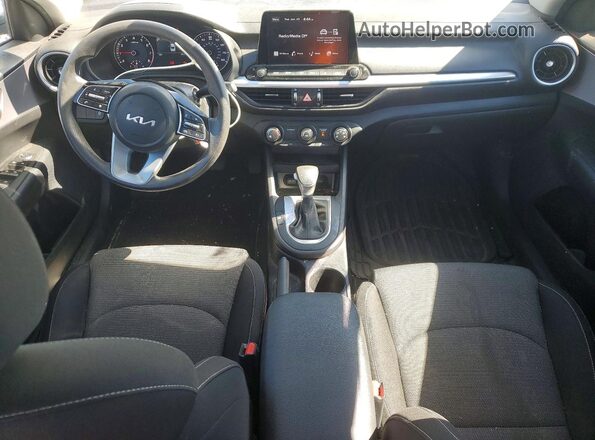3KPF24AD1NE427652 2022 KIA FORTE Белый Вид панели приборов