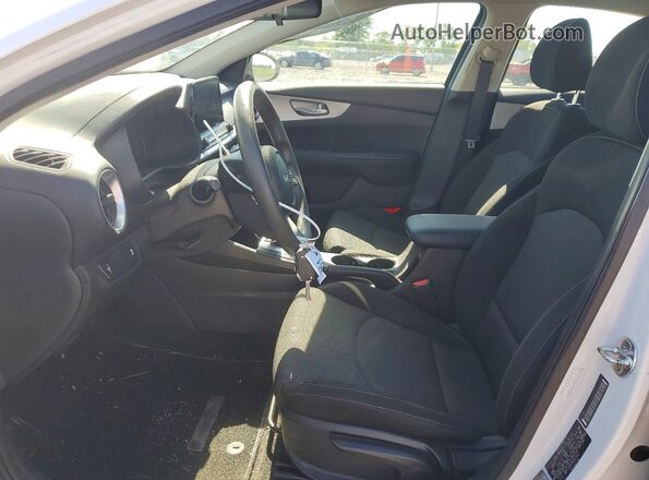 3KPF24AD1NE427652 2022 KIA FORTE Белый Вид салона спереди