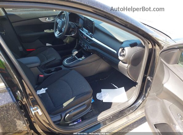 3KPF24AD1PE545302 2023 KIA FORTE Черный Вид салона спереди