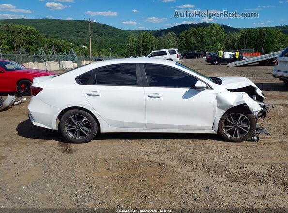 3KPF24AD1PE551052 2023 KIA FORTE White Widok wnętrza 360 stopni