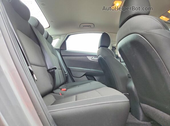 3KPF24AD1PE558535 2023 KIA FORTE Серебряный 