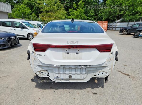 3KPF24AD1PE589042 2023 KIA FORTE White Вид ззаду