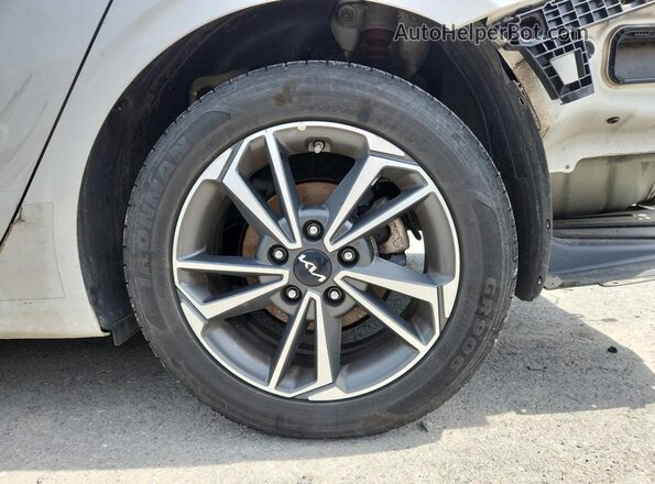 3KPF24AD1PE589042 2023 KIA FORTE White 