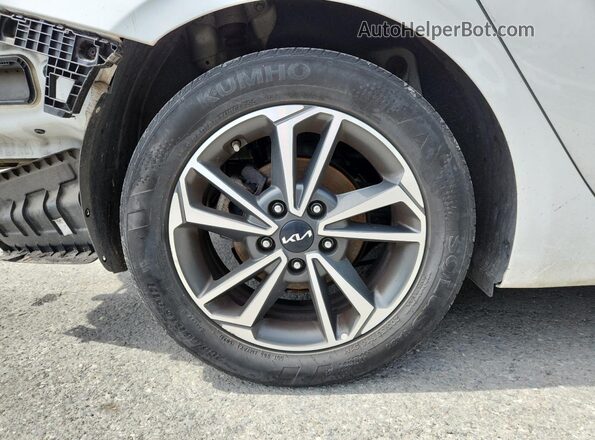 3KPF24AD1PE589042 2023 KIA FORTE White 