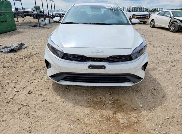3KPF24AD1PE650065 2023 KIA FORTE Белый Вид спереди