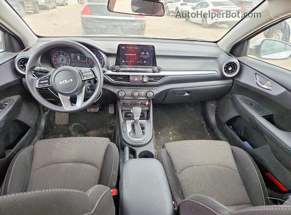 3KPF24AD1PE650065 2023 KIA FORTE Белый Вид панели приборов