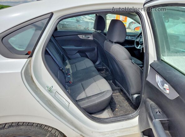 3KPF24AD1PE650065 2023 KIA FORTE Белый Вид задних сидений