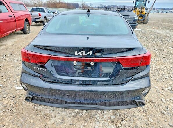 3KPF24AD1PE682059 2023 KIA FORTE Black Rear view