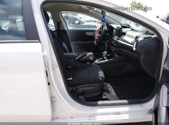 3KPF24AD1RE822503 2024 KIA FORTE Белый Вид салона спереди