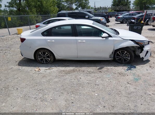 3KPF24AD1RE822503 2024 KIA FORTE Белый Вид задней части салона