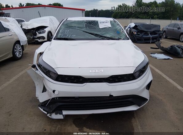 3KPF24AD1RE822629 2024 KIA FORTE White Вид задньої частини салону