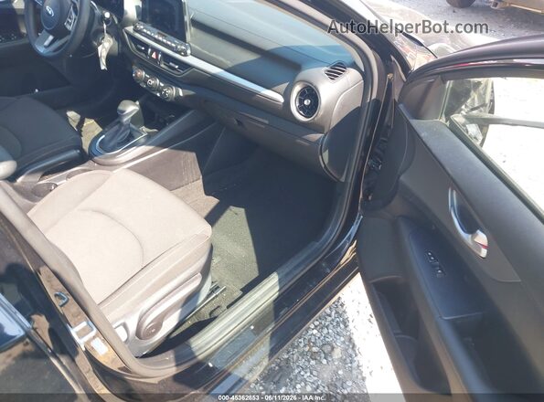 3KPF24AD2LE235539 2020 KIA FORTE Черный Вид салона спереди