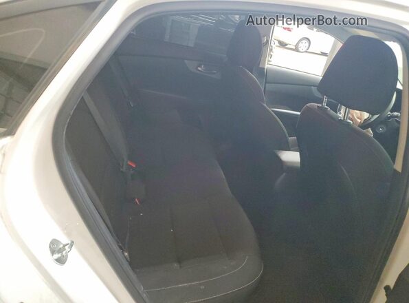 3KPF24AD2ME339403 2021 KIA FORTE White Rear seats view