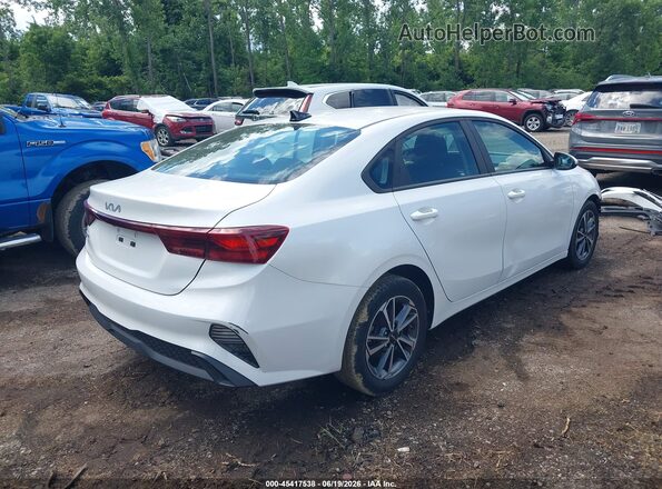 3KPF24AD2NE441575 2022 KIA FORTE White Trasero derecho