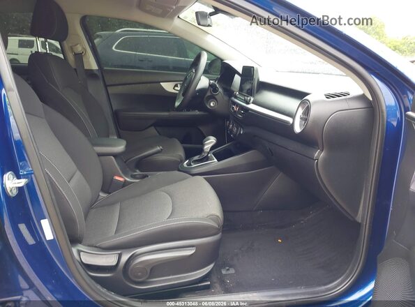 3KPF24AD2NE448557 2022 KIA FORTE Blue Front interior view
