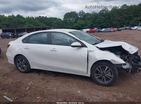 3KPF24AD2PE544658 2023 KIA FORTE White Widok wnętrza 360 stopni