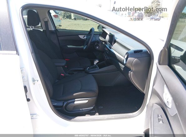 3KPF24AD2PE618161 2023 KIA FORTE White წინა სალონის ხედი