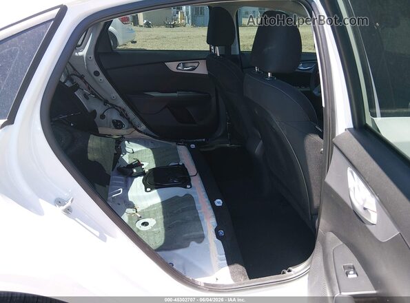 3KPF24AD2PE618161 2023 KIA FORTE White VIN კოდის სტიკერის ხედი