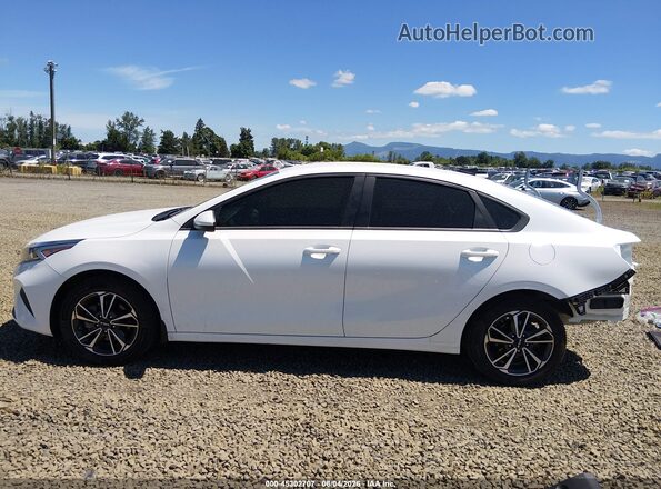3KPF24AD2PE618161 2023 KIA FORTE White 
