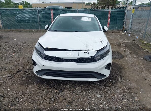 3KPF24AD2PE621738 2023 KIA FORTE White Вид спереду