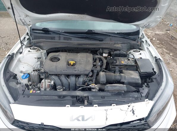 3KPF24AD2PE621738 2023 KIA FORTE White Вид ззаду