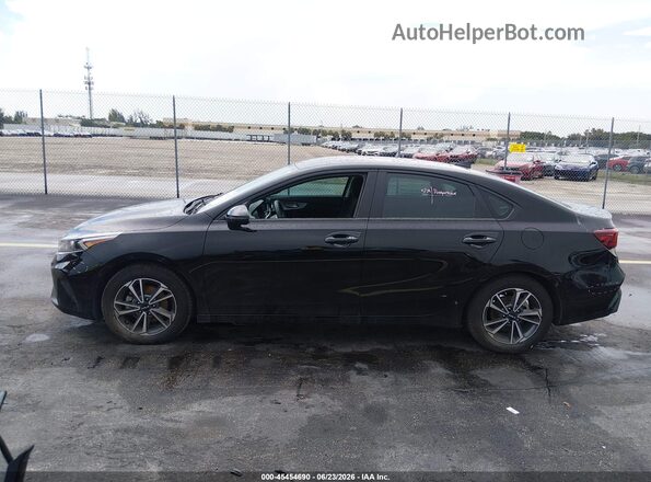 3KPF24AD2PE675007 2023 KIA FORTE Black 360 interior view