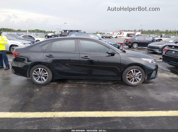 3KPF24AD2PE675007 2023 KIA FORTE Black Rear interior view