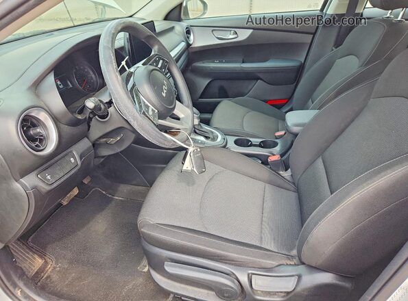 3KPF24AD2PE685004 2023 KIA FORTE White 