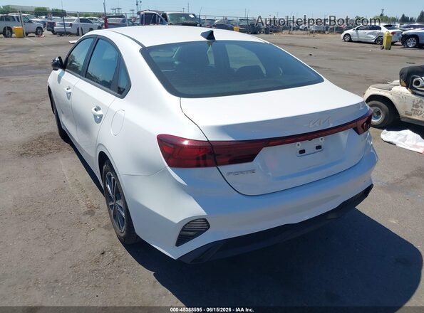 3KPF24AD2RE702032 2024 KIA FORTE White Trasero izquierdo