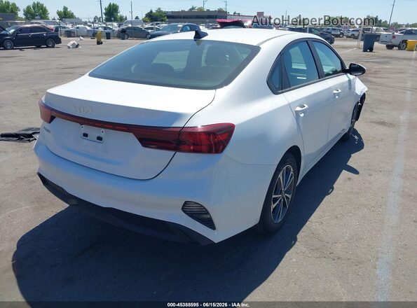 3KPF24AD2RE702032 2024 KIA FORTE White Trasero derecho