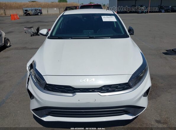 3KPF24AD2RE702032 2024 KIA FORTE White Vista del cuadro de instrumentos